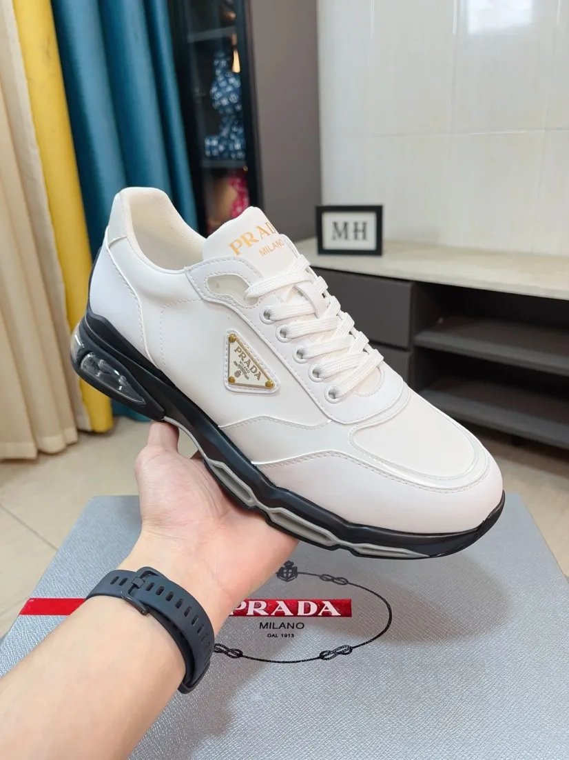 Men's shoes 💰660🌹🌹High-quality new Prada counters are launched simultaneously. The new men's shoes and 😘fabrics are selected from imported mesh and glue-spraying technology. Imported cowhide lining. 👍🏿High-end☄️Open-molded non-slip rubber outsole, exquisite lines, simple and elegant, comfortable and high-end for leisure travel. Code number: 38 to 44